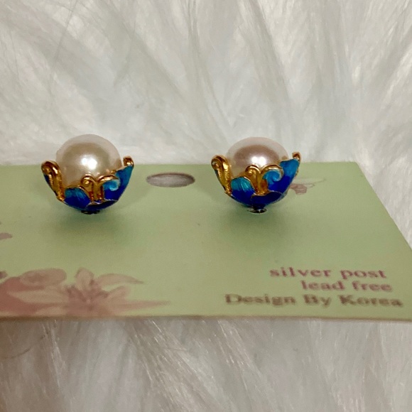 DESIGN BY KOREA PEARL & BLUE ENAMEL EARRINGS NWOT - Picture 2 of 8
